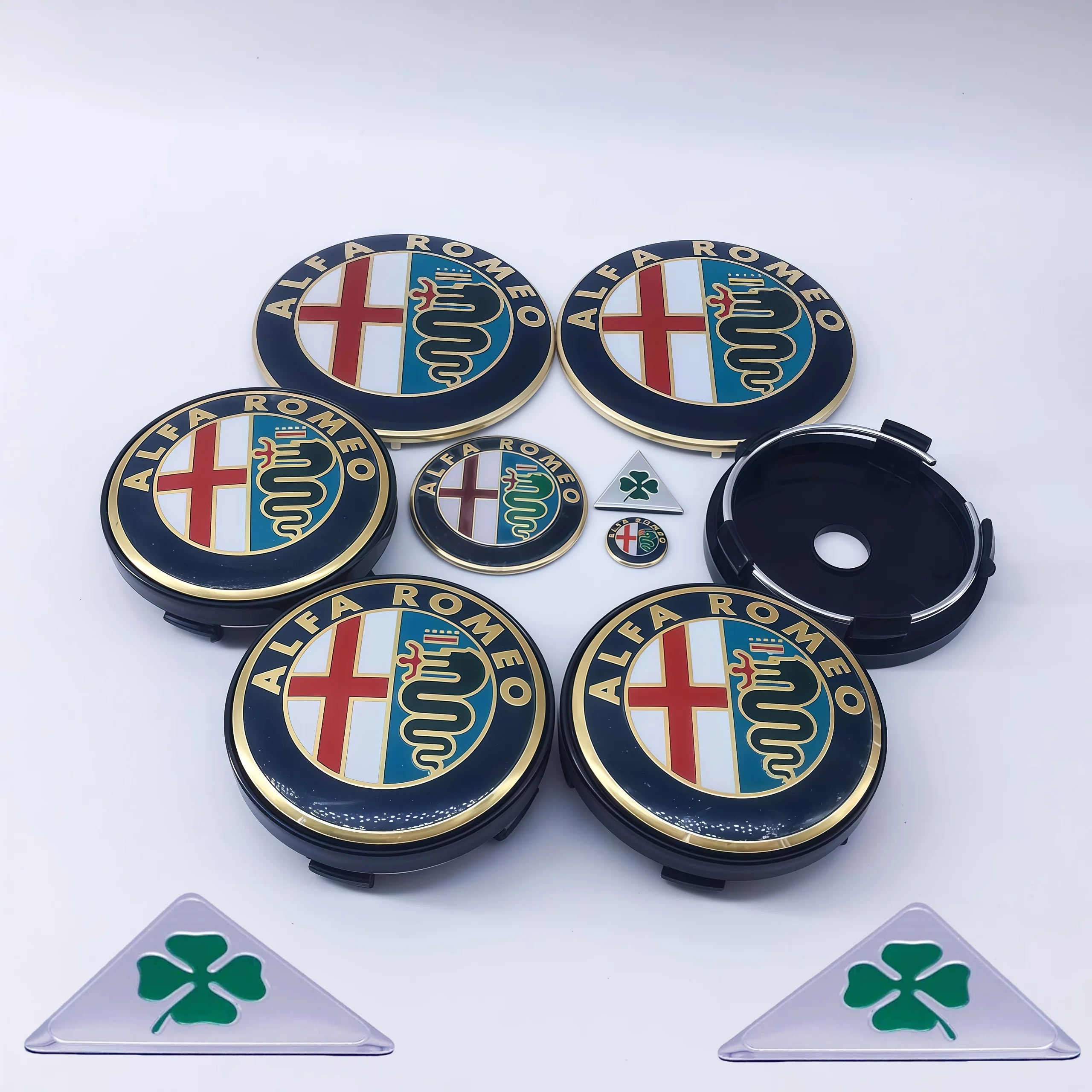Alfa Romeo Embleem Set - Sfeerimpressie op de motorkap