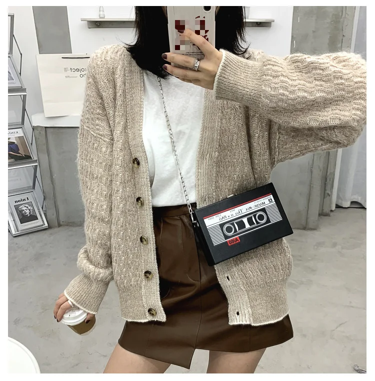 2024 Neue personalisierte Radio-Damentasche Trendy Box Kleine quadratische Tasche Bandkette Internet Rote Umhängetasche mit einer Schulter Damentasche_voghion.com