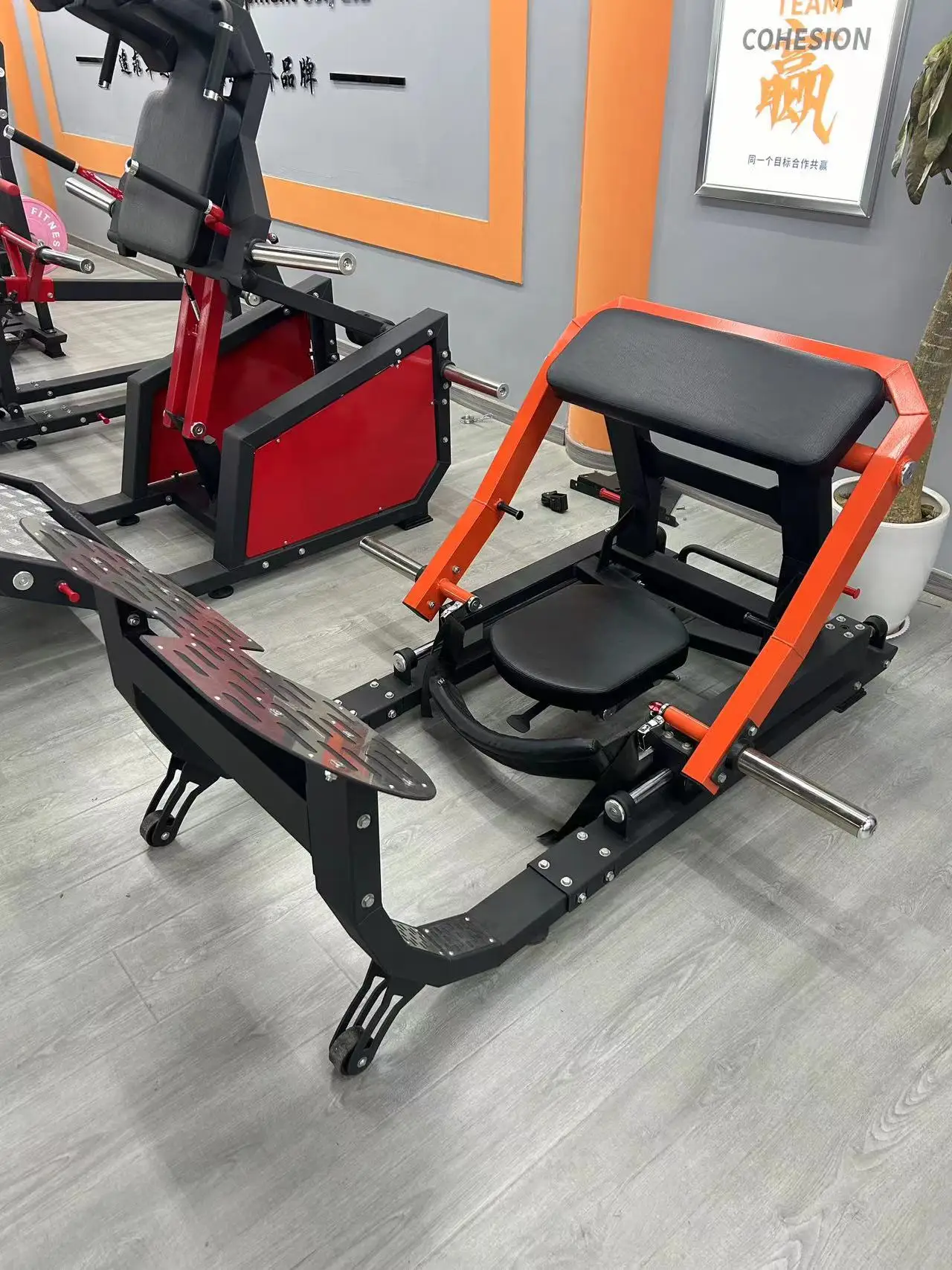 A hip thrust machine sold by 100 Spartans