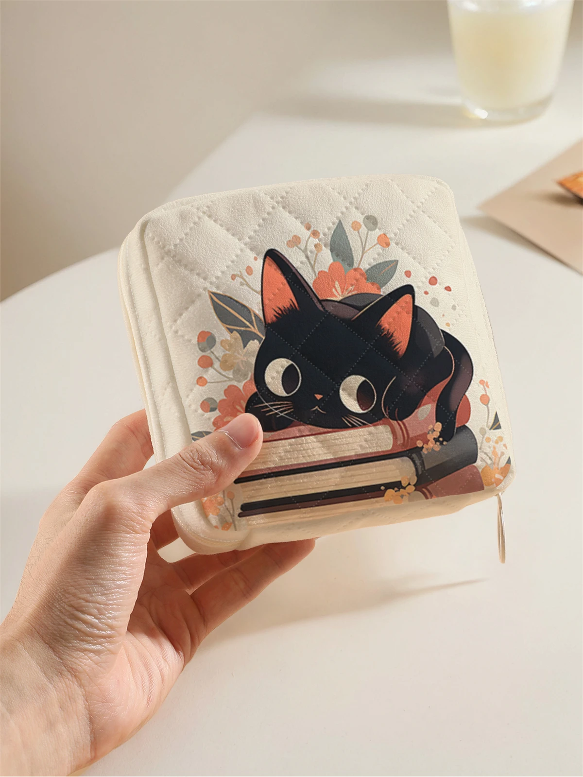 1 portable sanitary napkin storage bag, made of seaweed turtle pattern and diamond mesh material, lightweight women's tissue bag