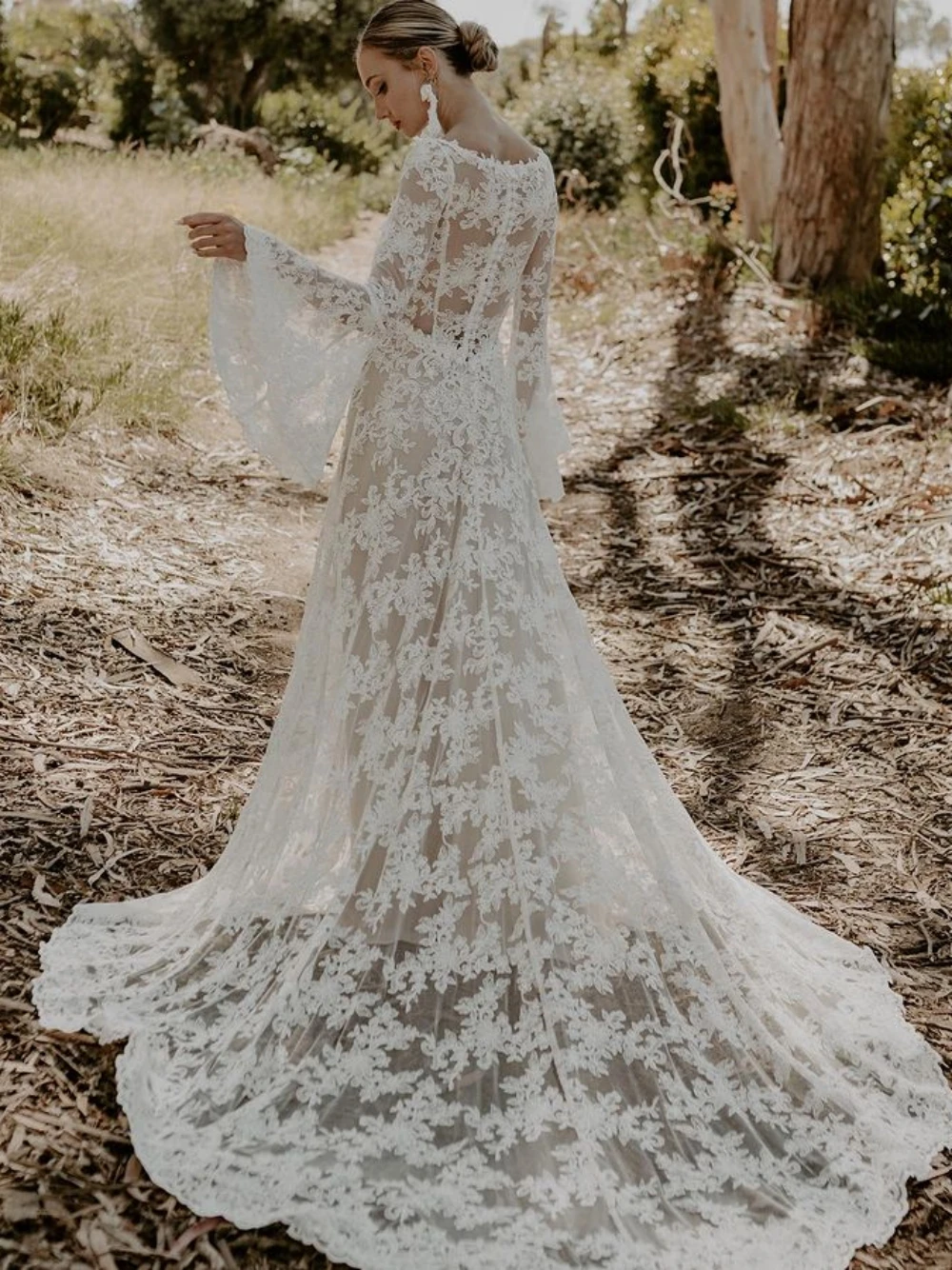 Bohemian Flare Sleeve Long Wedding Dresses For Women With Chapel Train Lace A-Line Bride Dresses Full Sleeve V-neck Bridal Gown 4