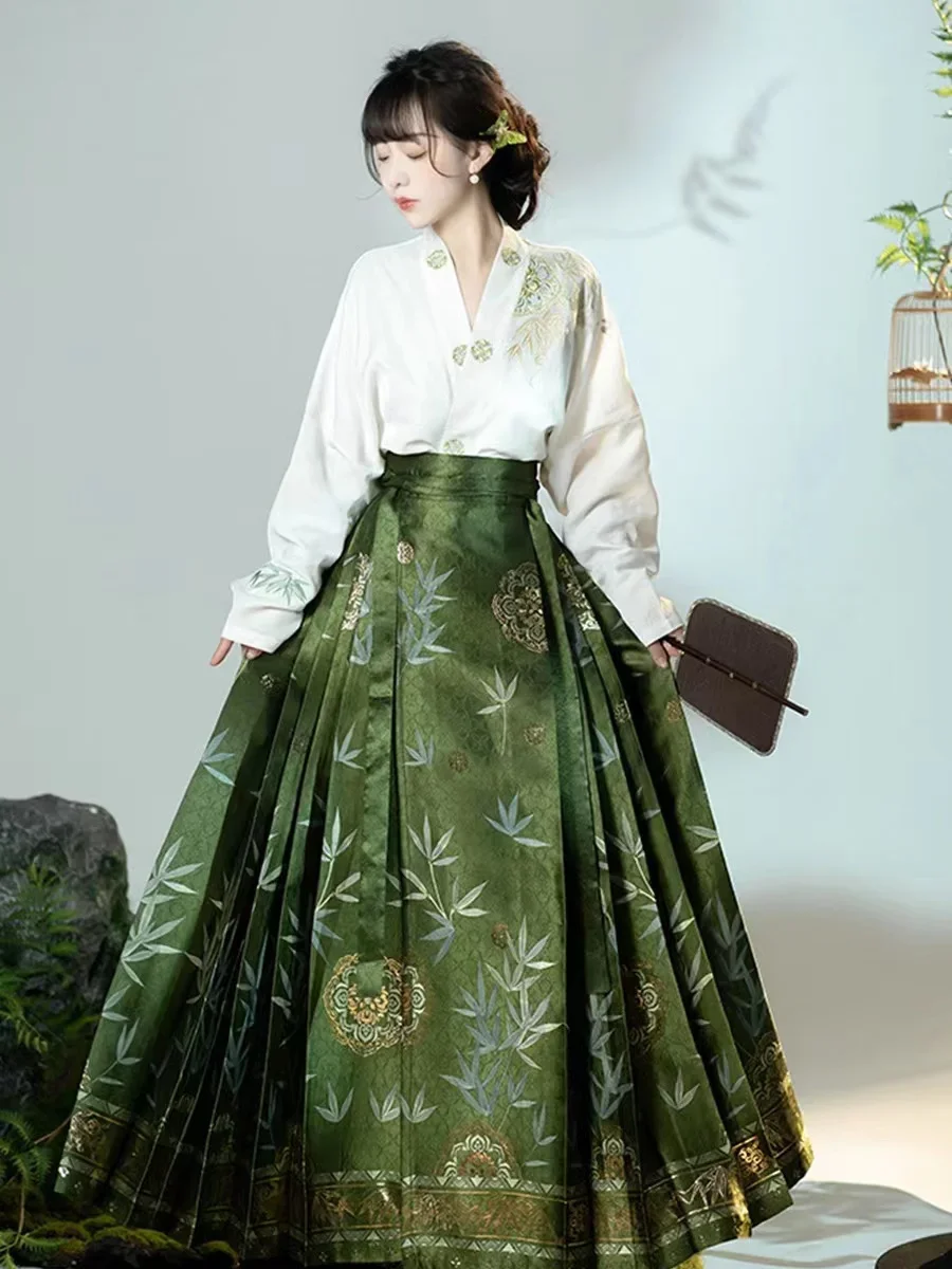 

Original Hanfu Skirt Chinese Style Costume Mamianqun Ming Dynasty Weaving Gold Horse Face Skirt Chinese Dress