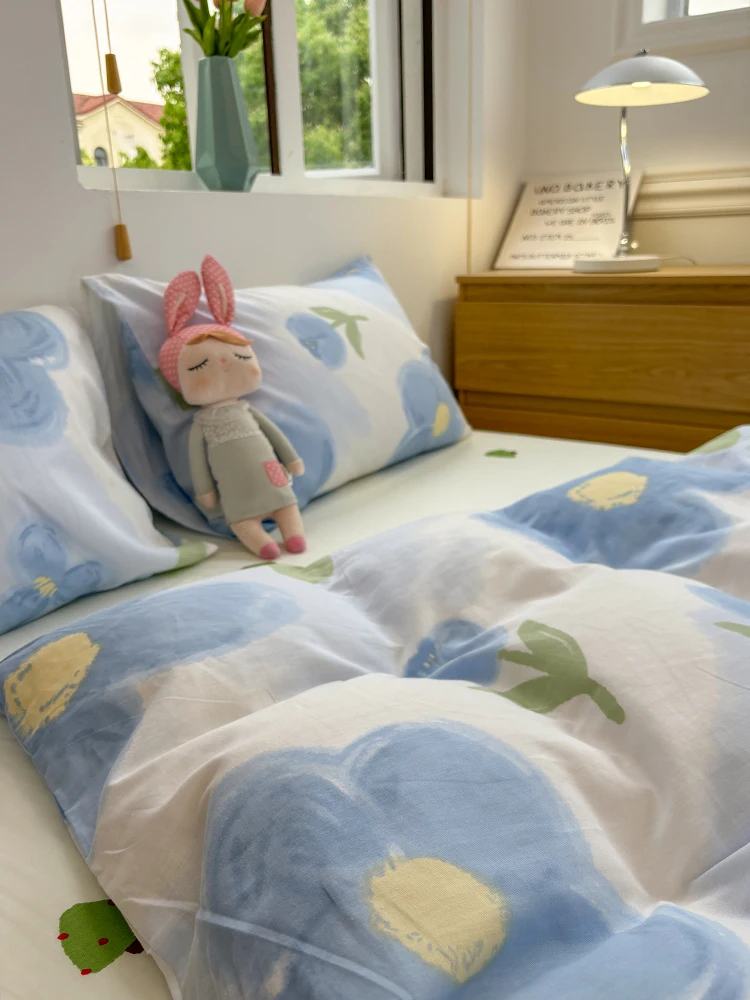 

Cute and Comfy Bedding Set, 100% Cotton, 1 Duvet Cover, 2 Pillowcases, Adorable Cartoon Prints for a Serene Sleep
