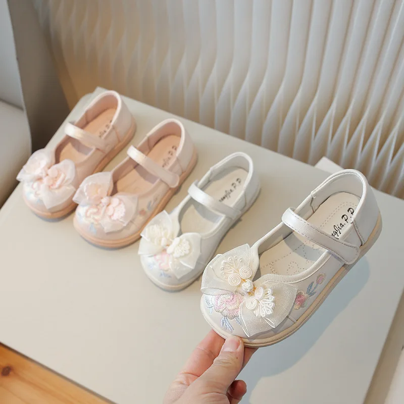 Little Girls Soft Leather Shoes Kids Mary Janes Embroidery Flowers Traditional Chinese Style Princess Hanfu Shoes Child H06135