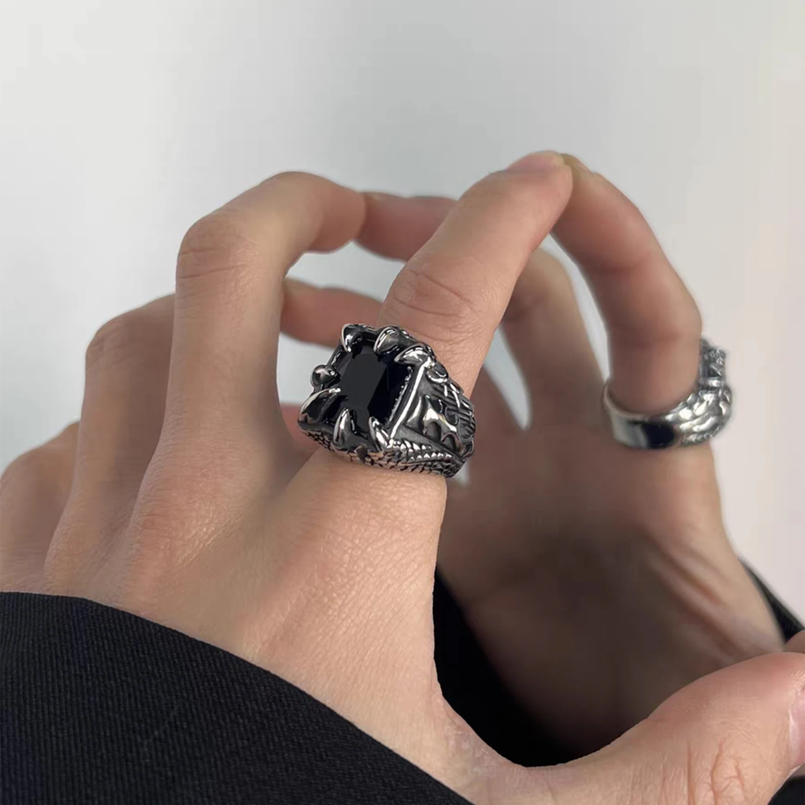 Stylish Vintage Unisex Dragon Claw Gemstone Titanium Steel Ring Biker Punk Jewelry