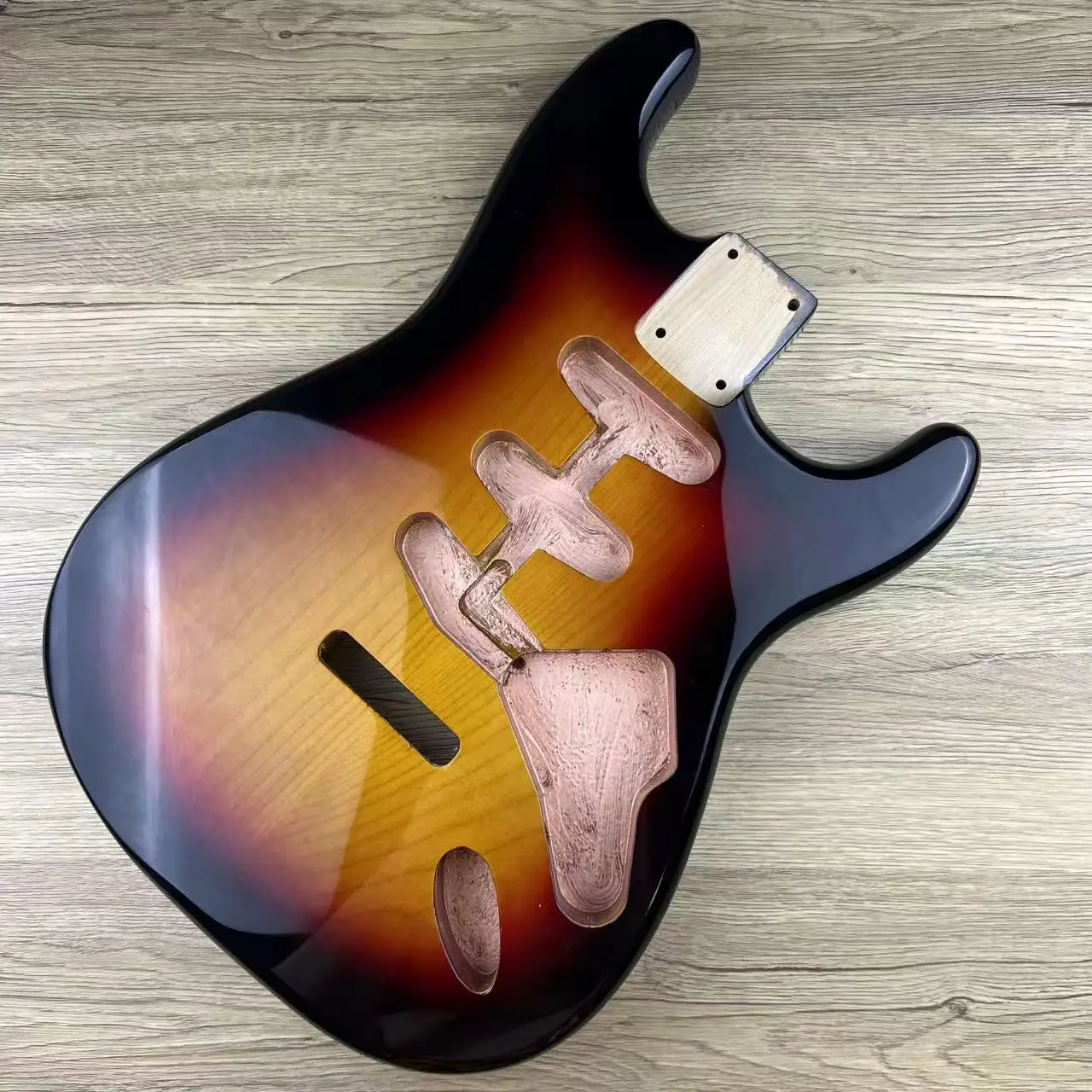 Sunburst ST 스타일 기타 바디 |   알더 나무 |   광택 마감 |   검은색..