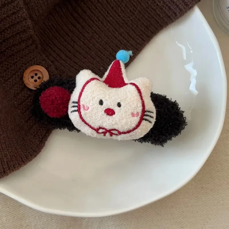 Beige hat cat