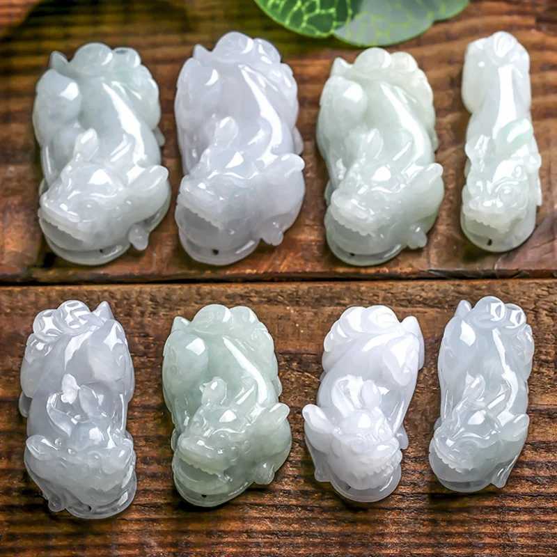 

Natural Emerald Overlord Pi Xiu Men's and Women's Ice-Permeable Ruyi Pixiu Jade Pendant