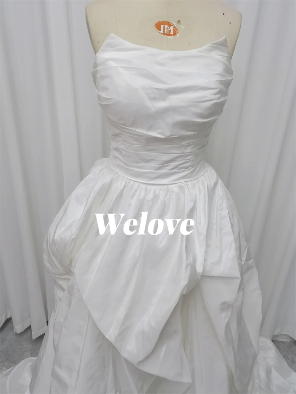 Рисунок 4 - Женское простое свадебное платье без бретелек