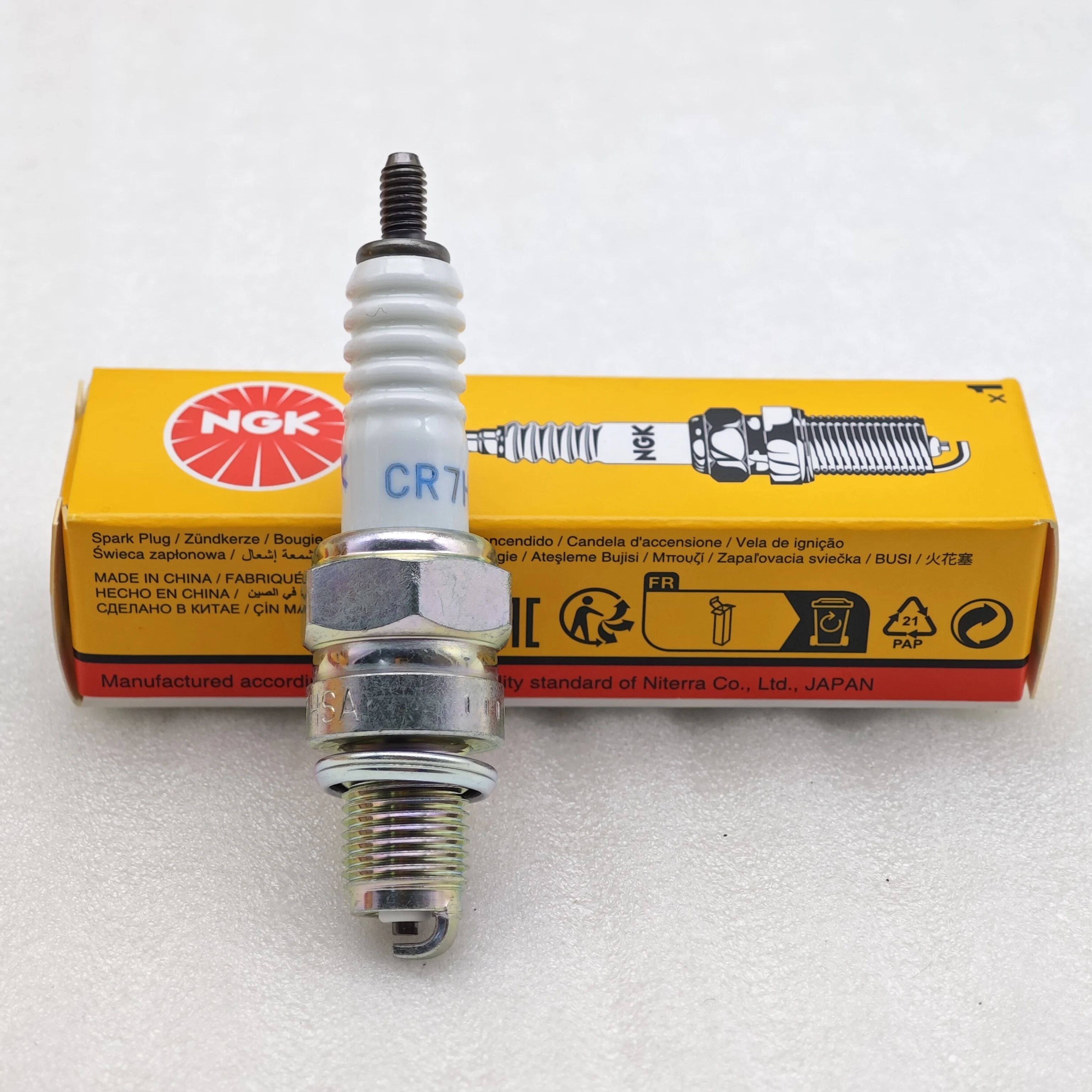 1pcs CR7HSA 4549 NGK Spark Plug spark plug