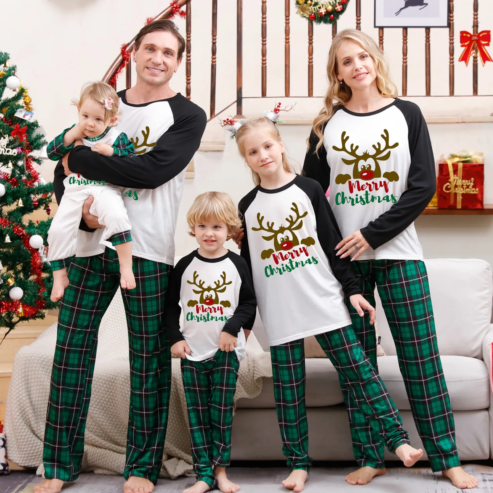 thumbnail image 1 of Conjuntos familiares a juego para Navidad, pijamas de 2 piezas para mamá, papá e hijos, mamelucos para bebé, ropa de dormir informal y holgada, pijamas de aspecto familiar para Navidad, 1 of 5