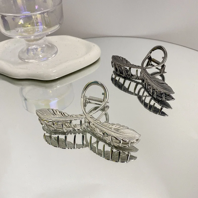 

2023 New Elegant Metal Feather Hair Claws Ponytail Clips Crab Fashion Barrettes Women Minimalist Style Hair Accessories Gifts
