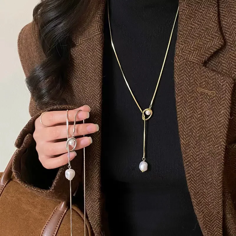 Collar largo con borla y perlas