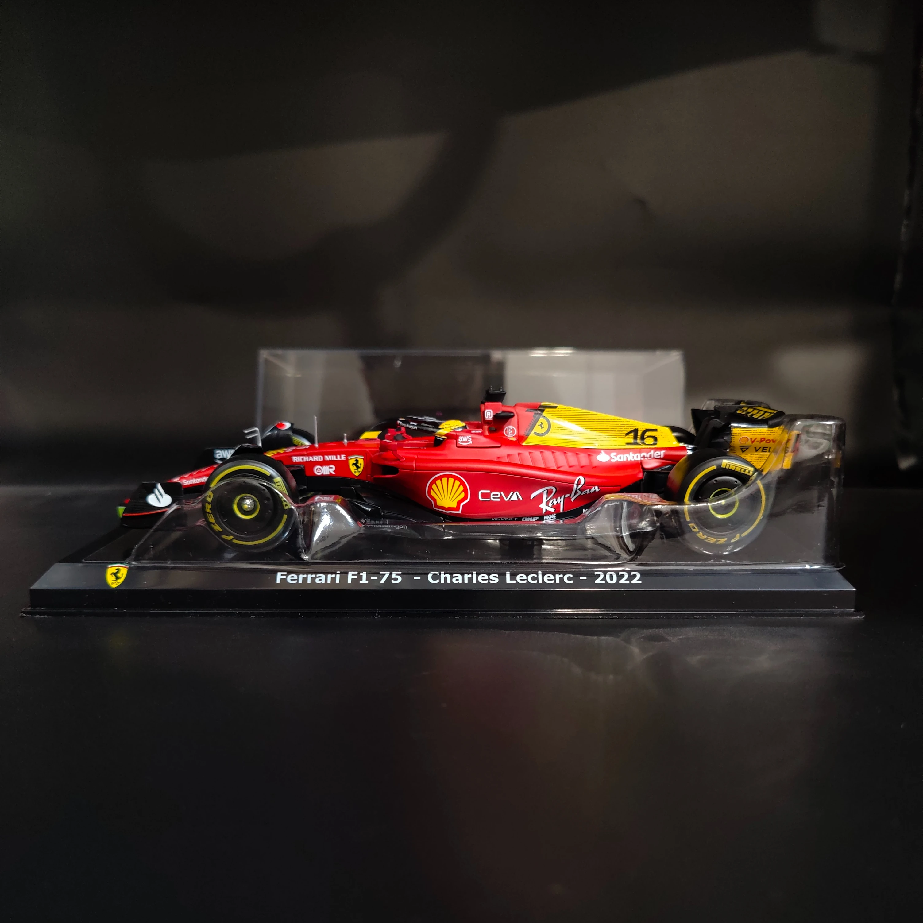 

Bburago 1:24 2022 75th Scuderia Ferrari F1-75 #16 Replica Limited Edition Car Model with Showcase Scale Formula 1 Miniature Toy