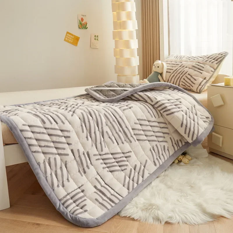Winter Milk Velvet Mattress Toppers Dormitory Bedspread Fold Tatami Thin Mat Non-slip Mattress Cover Queen Bed Sheets Bed Cover