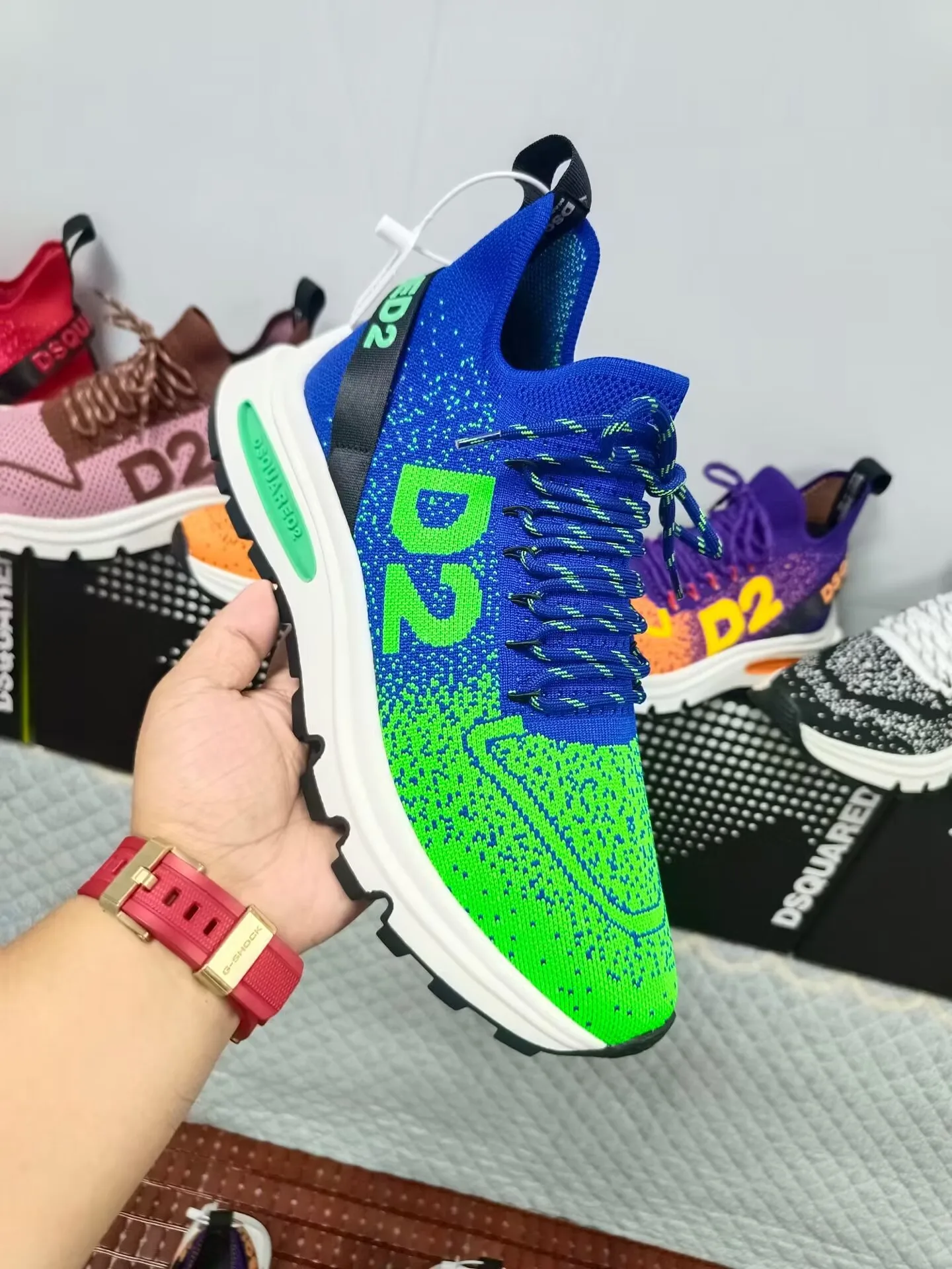 Рисунок 2 - Мужские кроссовки с принтом «Кленовый