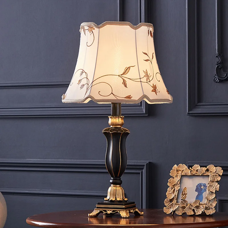 

Retro Vintage Style Resin Table Lamp For Bedroom Bedside Lamp Classical Luxury American Study Room Living Room Table Lamp
