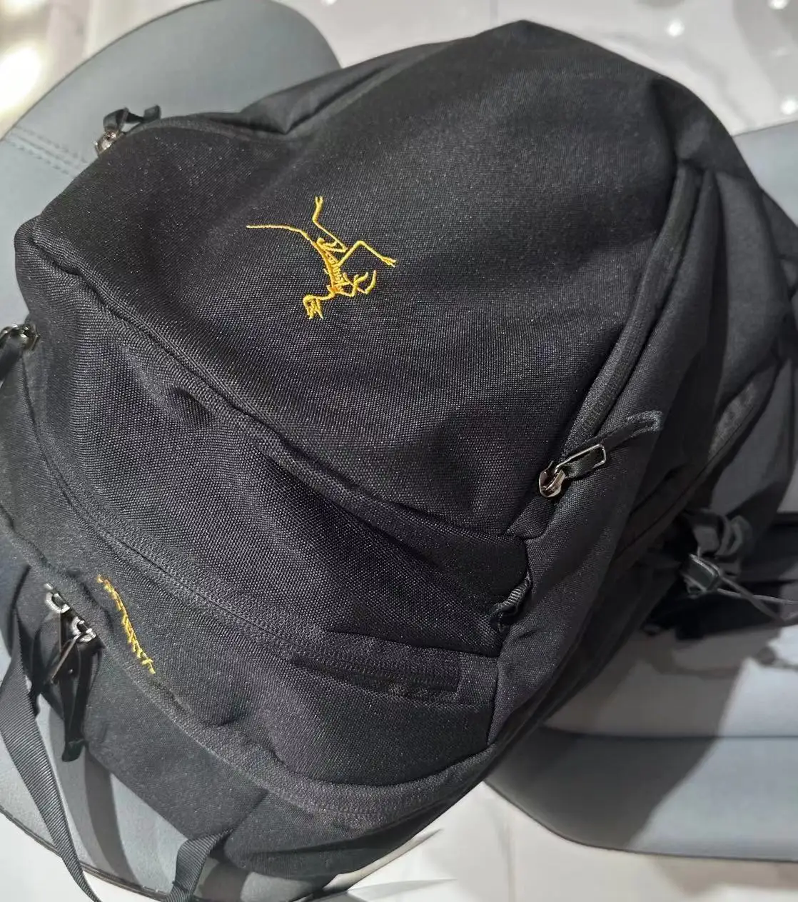 Bone bird double shoulder bag 26 liters black gold logo commuting mountaineering outdoor shoulder bag