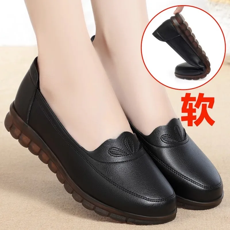 New Leather Mother Shoes Comfortable Soft Bottom Non-Slip Flat Shoes Women'S Round Toe Middle-Aged And Elderly Women'S Leather