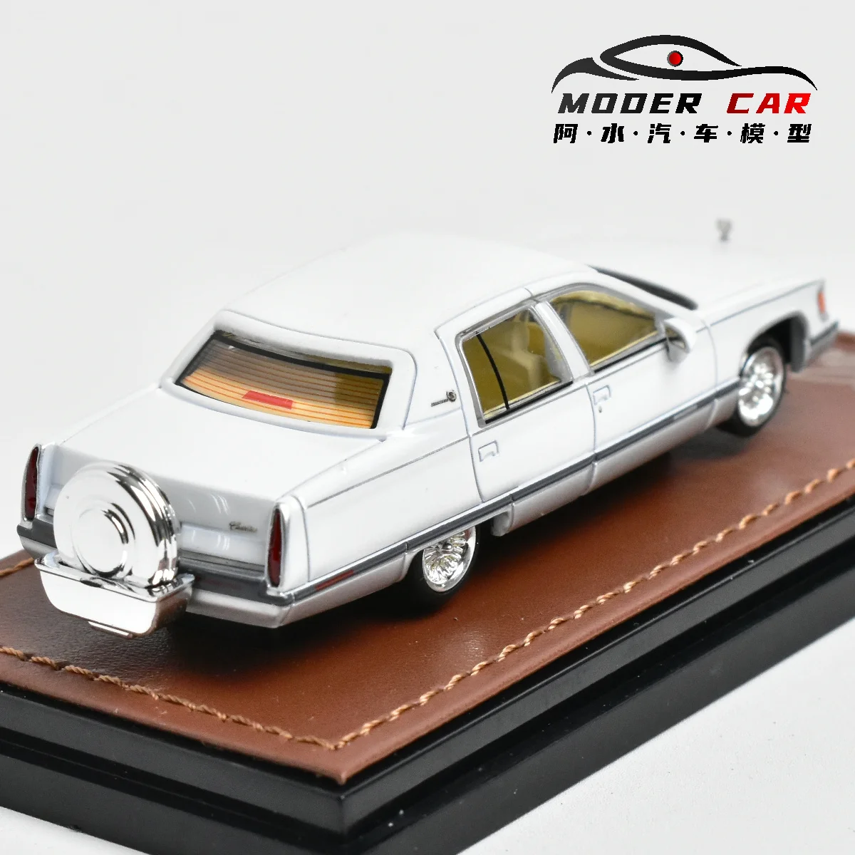 GOC 1:64 Fleetwood  Naiska Diecast Model Car 4