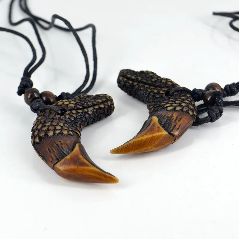 Collana con ciondolo a forma di artiglio di aquila calva, gioielli fatti a mano con artigli di uccello in peltro lucido - Italia