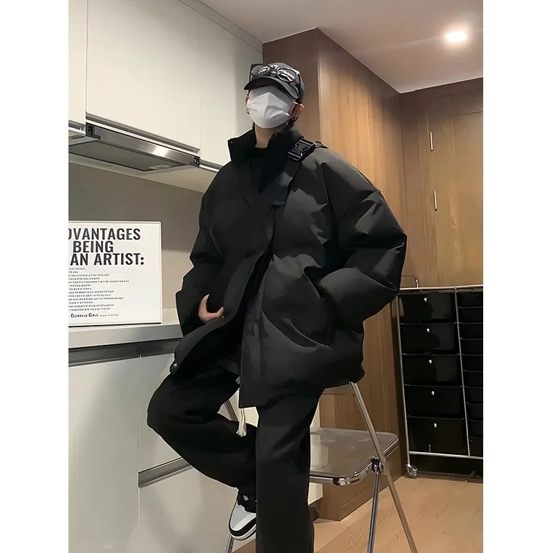 Pure black lightweight down jacket wearing style