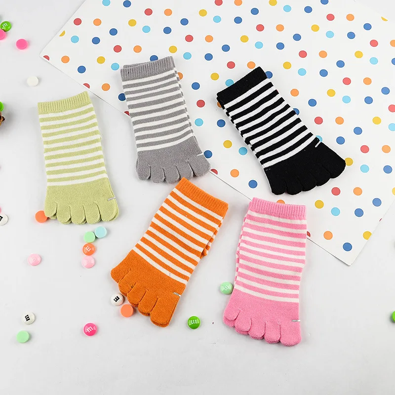 

Spring Autumn Cotton Thermal Five-toe Fingers Stockings Korean Casual Striped Sports White Black Socks for Children Boys Girls