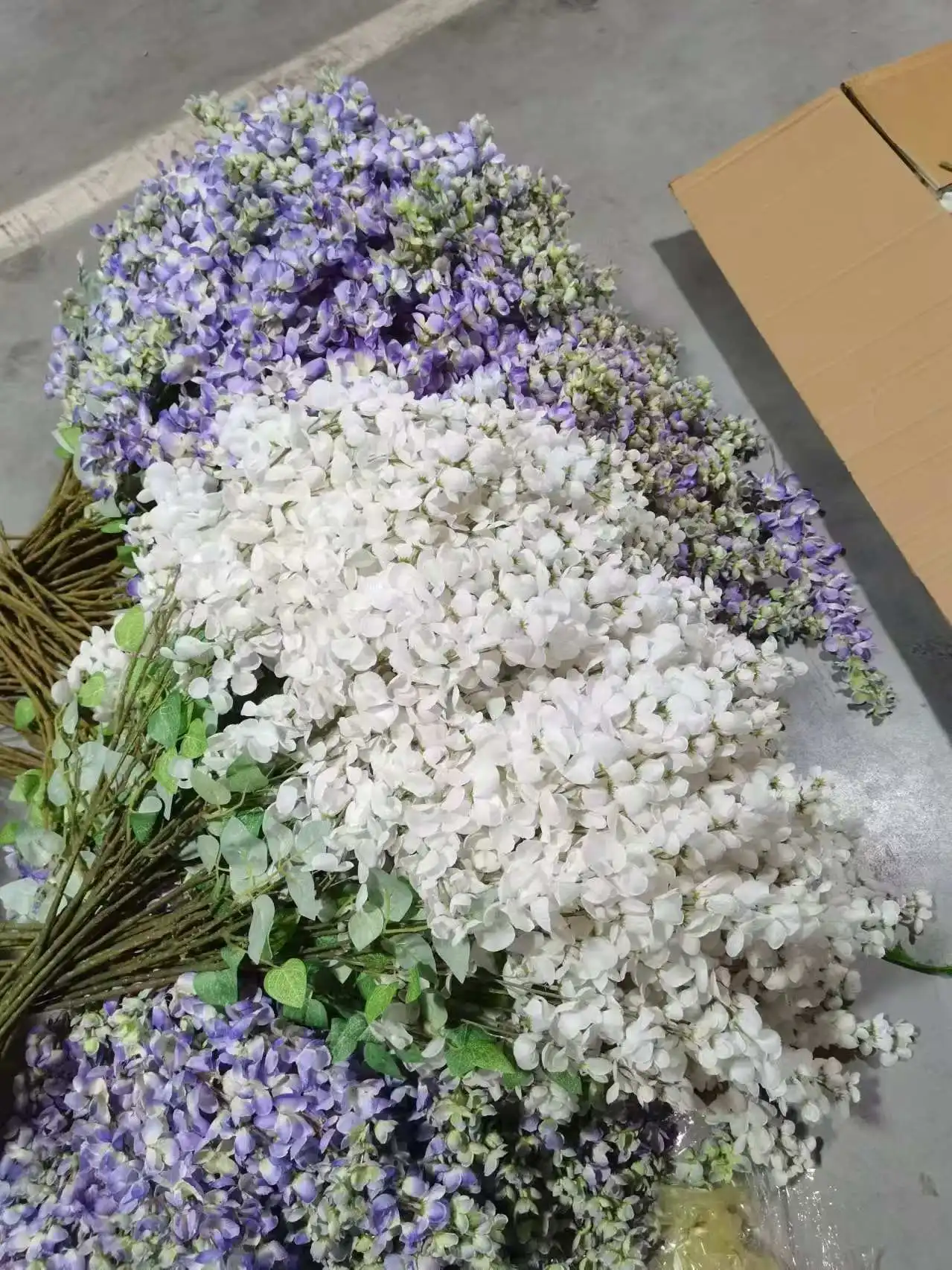 50/100/200 Stück 6-Gabelte Arbler Glyzinien-Blume, Simulationsblume, Kunststoff-Blumen-Hochzeitsdekoration