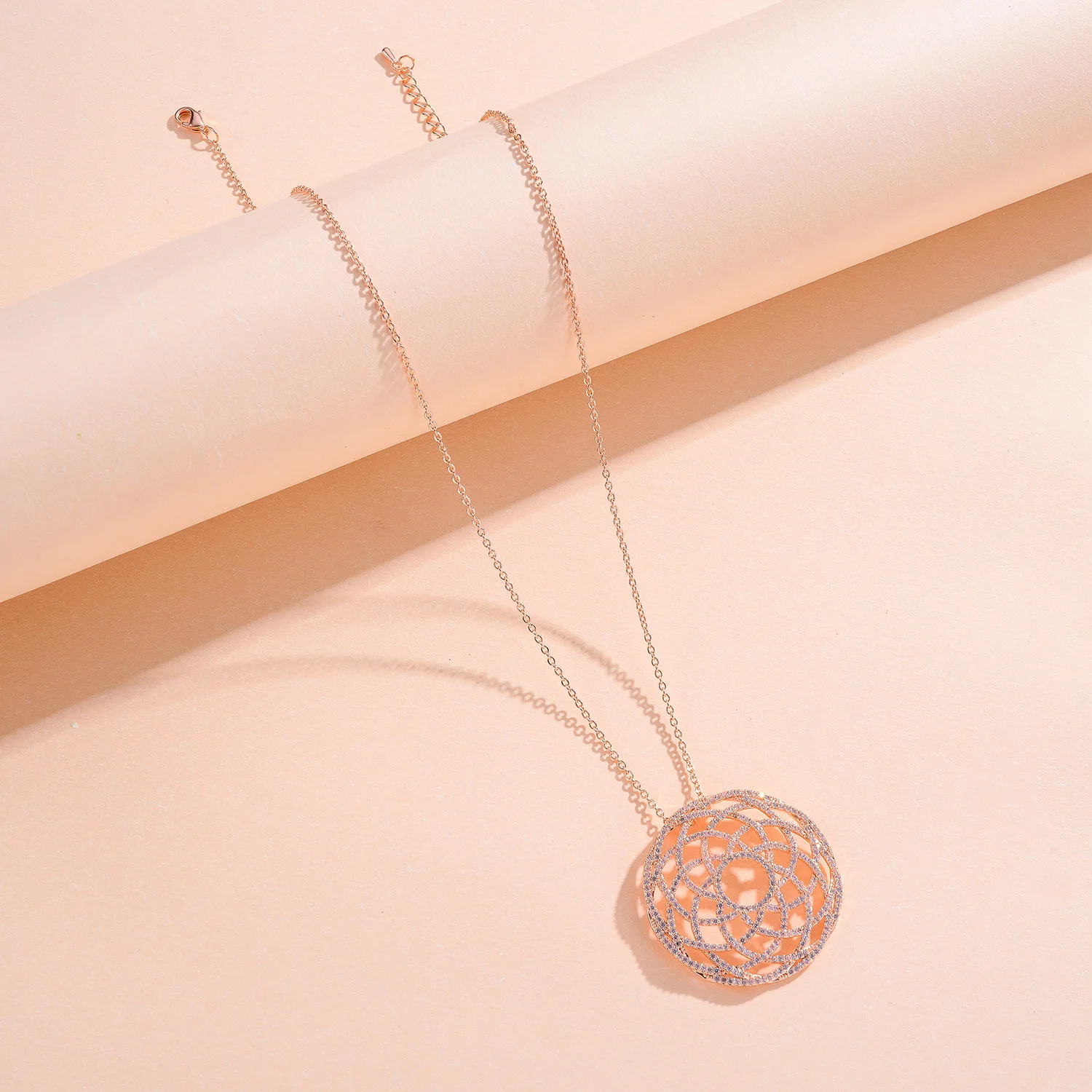 Design Large Pendant Round Female Elegant Banquet Temperament Wife Gift Atmosphere High-End