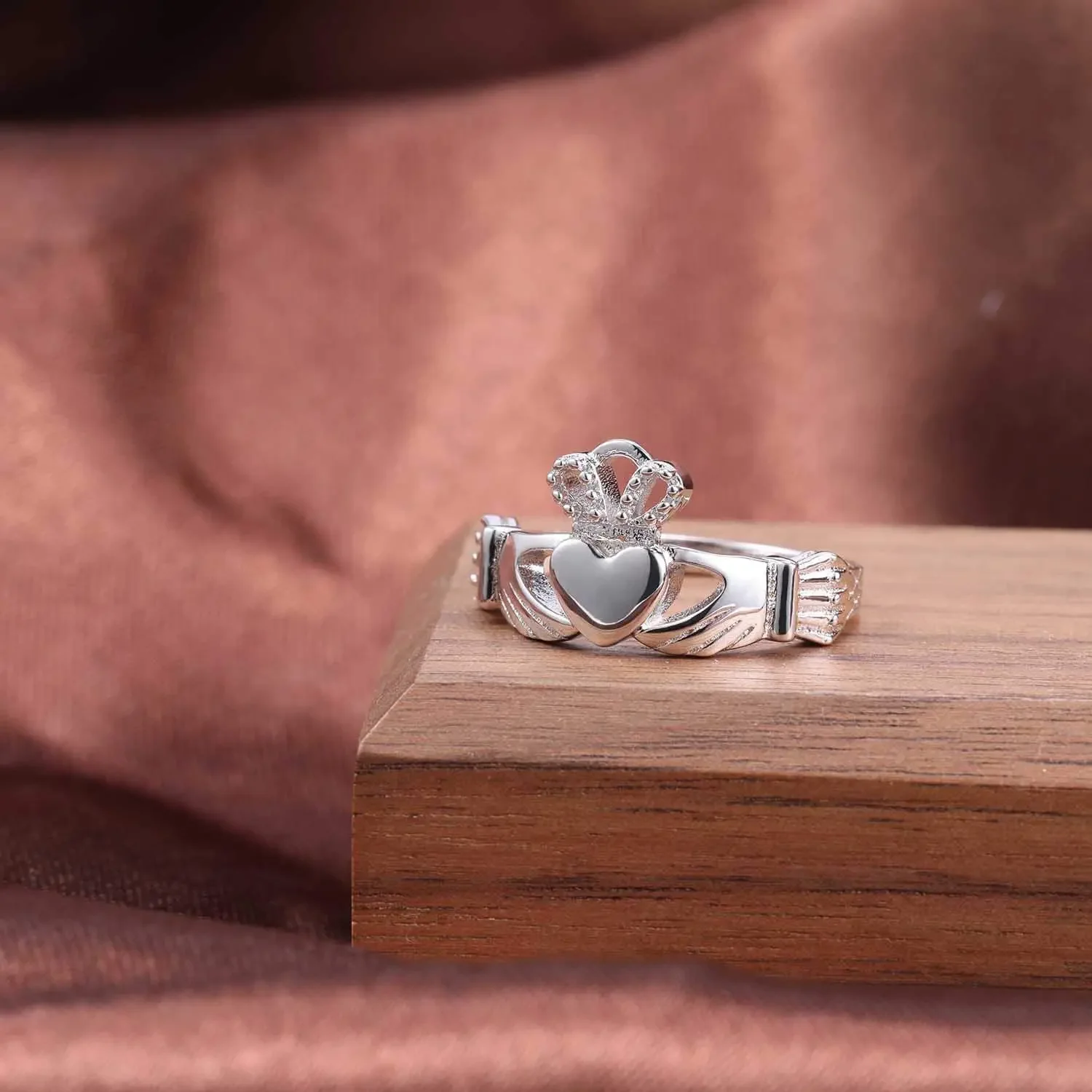 La Leyenda Del Anillo De Claddagh, Su00edmbolo Irlandu00e9s Del Amor