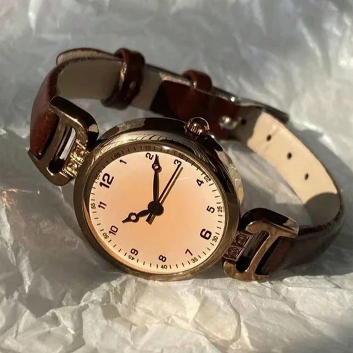 Ladies'strap circular digital small dial retro British style niche light luxury fashionable quartz watch suitable for daily wear