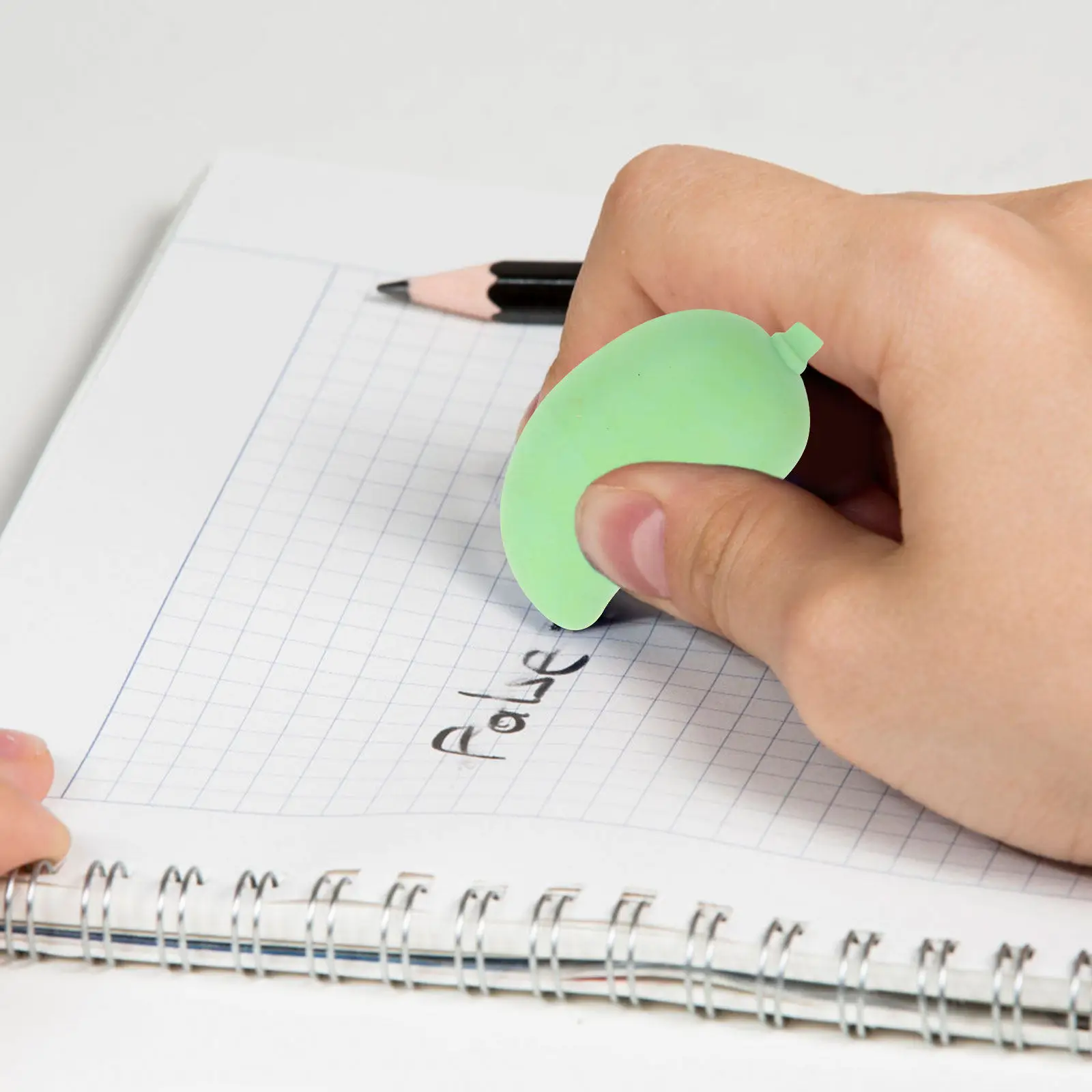 20Pcs 어린이를위한 창조적 인 지우개 망고 음식 모양의 귀여운 지우개 쉬운 스머징 깨끗한 쓰기 그리기 동기 부여 학교 선물 어린이