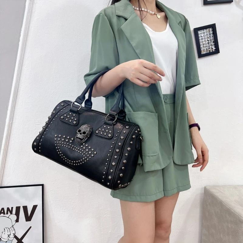 Fashion Shoulder Bag Crossbody Bag for Girl Teen Handbag Skull Punk Bag Versatile Rivet Bag Large Capacity Bag