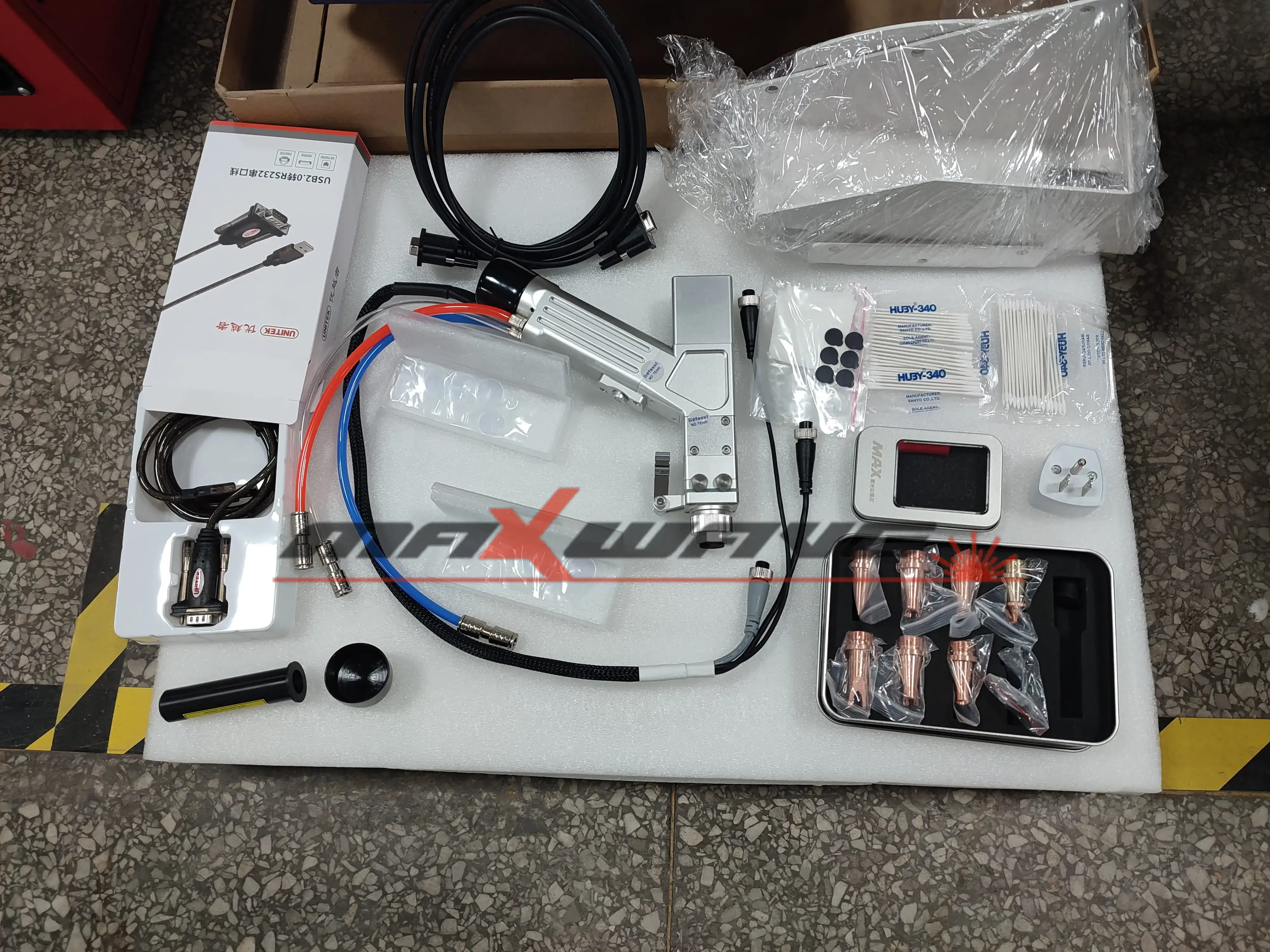 1500W Portable Small Fiber Laser Welding Cleaning Cutting Machine With JPT Max Raycus Reci Laser Source 2