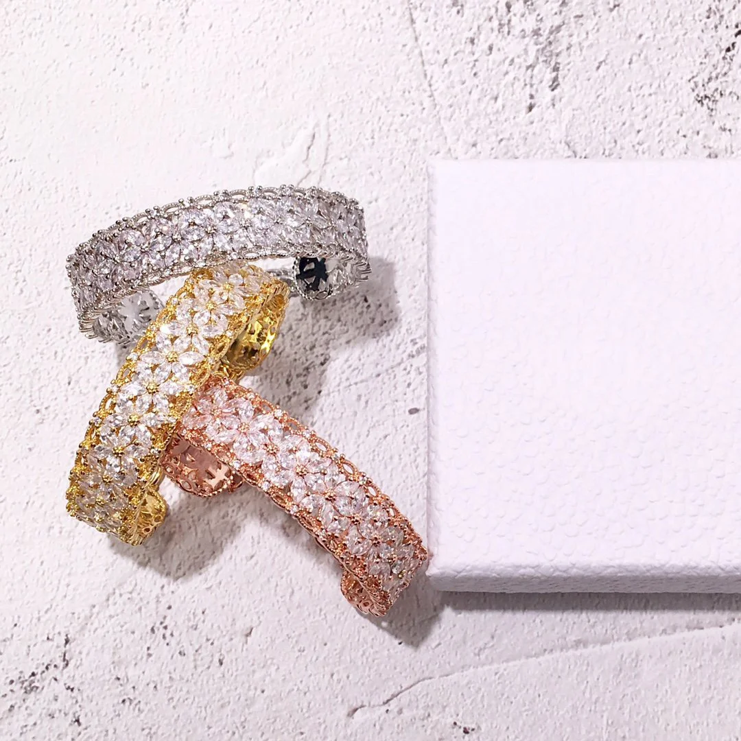 2022 Hot Trend Brand Six Petal Lace Hollowed Out Bracelets Shiny Diamonds Gold Rose Gold SilverEveryday Wear, Party, Birthday