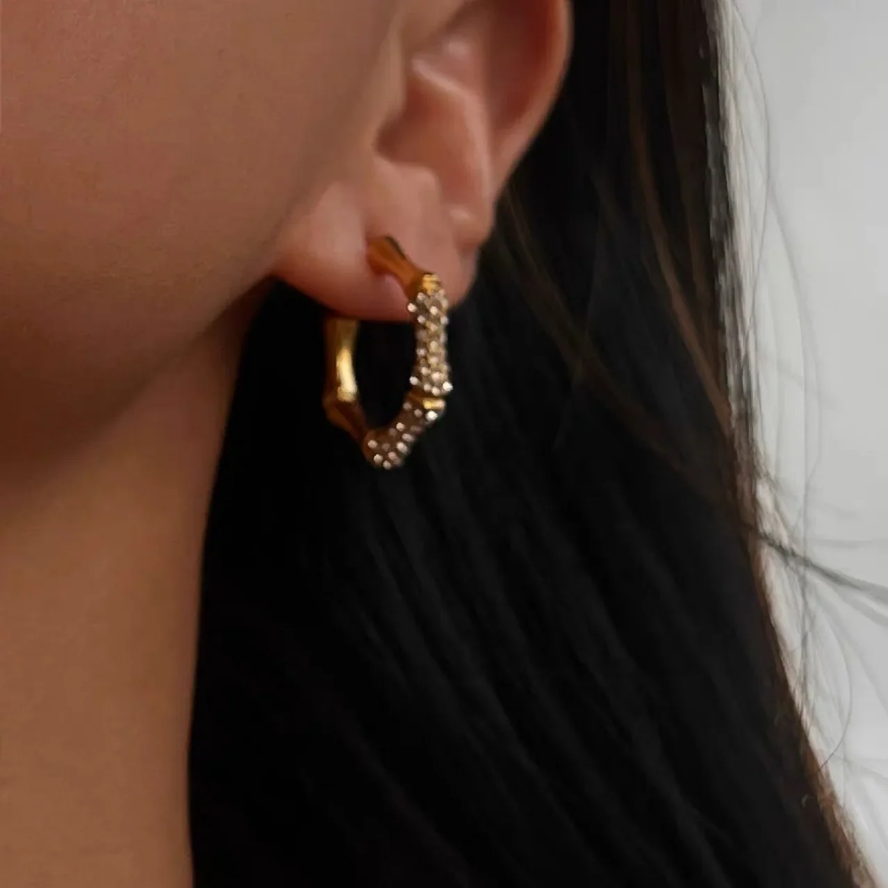 Trend Bamboo Joint C Shape Huggies Hoop Earrings for Women Shiny CZ Zircon Rust Proof Statement Earing Charm Jewelry Wholesale