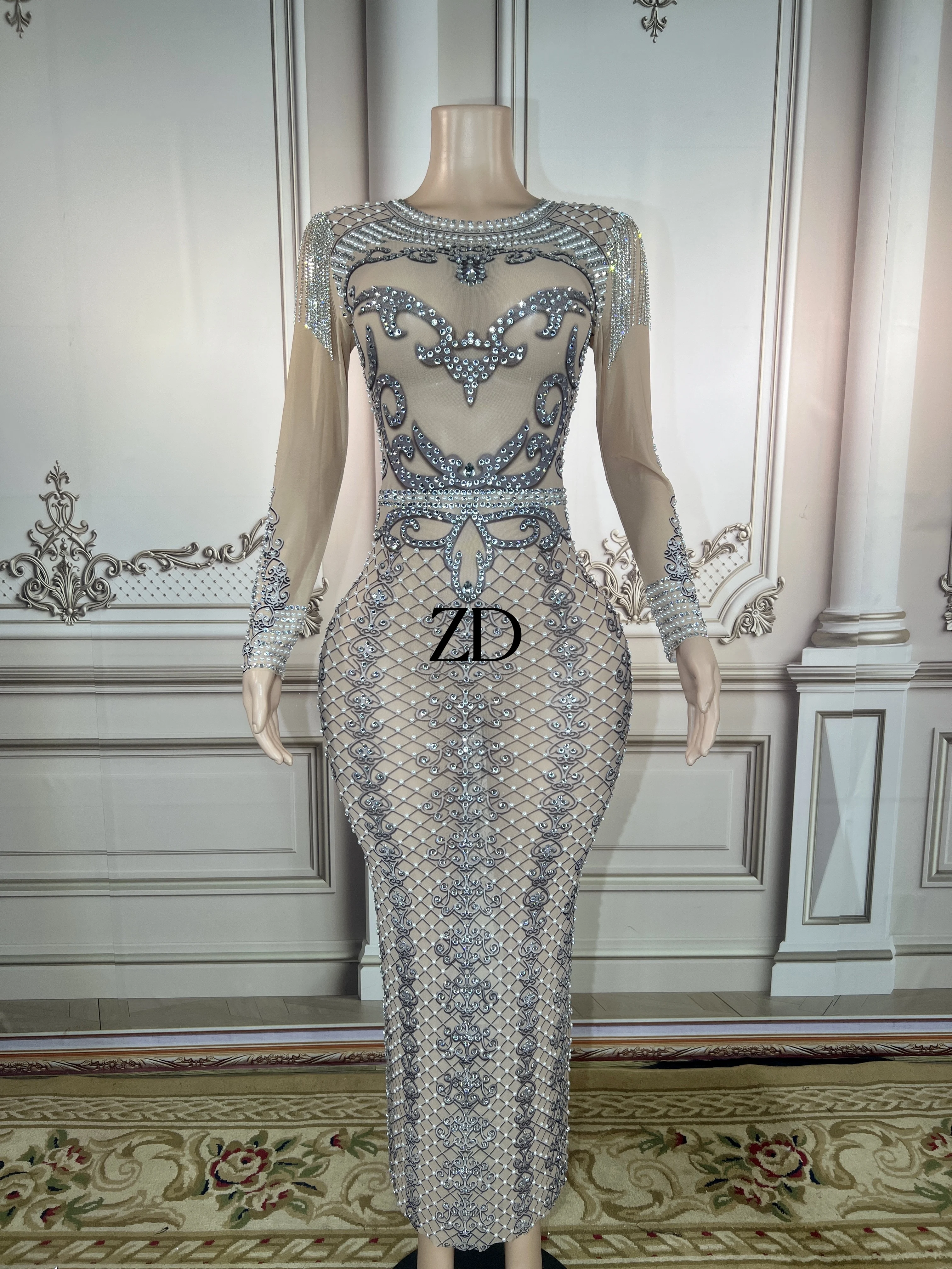 

Сверкающее серебряное Стразы прозрачное длинное платье с бахромой женское праздничное платье на день рождения сетчатый наряд для женщин