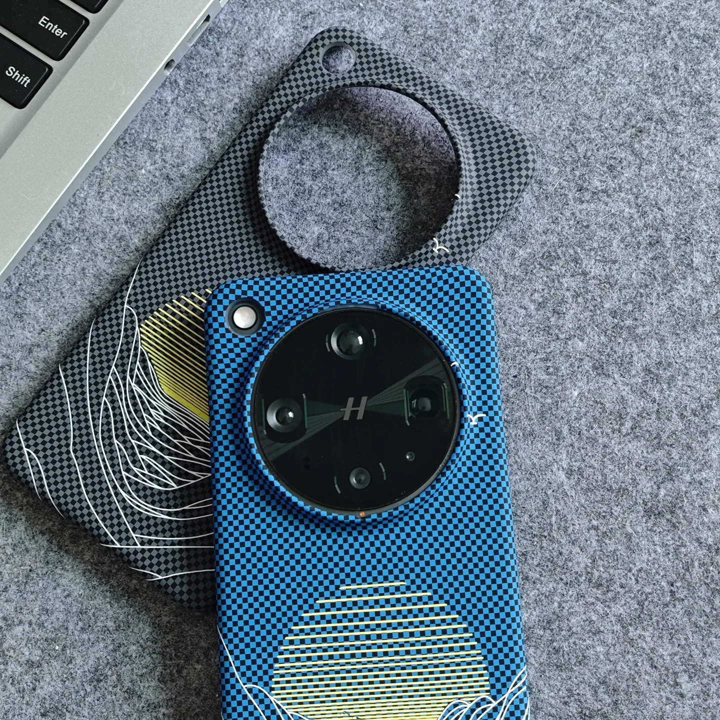 Lightweight Carbon Fiber Texture Moonset Protective Case - Slim Hard Back Cover