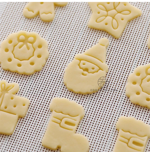 Mini Cute Christmas Themed Biscuit Stamp Mold Cartoon Gift Star Tree Santa Cookie Embosser Cutter Gift DIY Baking Biscuit Mould 5