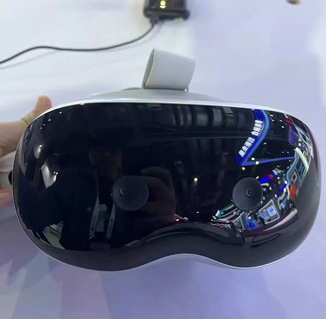 Emdoor All-in-one Vr Ar Mr Device 4k 72hz/90hz 6dof 105 Fov Spatial 4 Glasses VR - Image 2