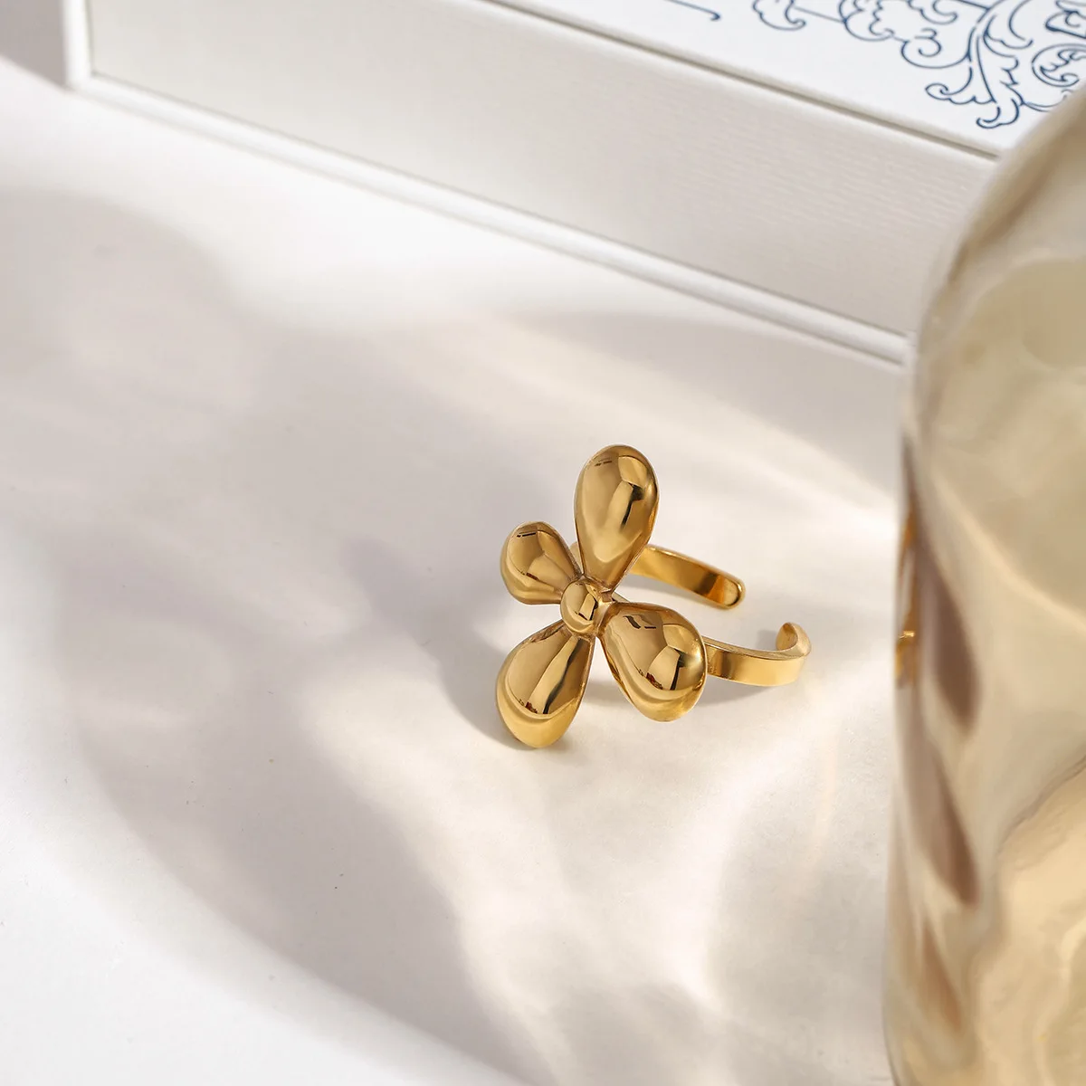 Charm PVD Stainless Steel Chunky Flower Wedding Ring Waterproof Hypoallergenic Petal Shape Geometric Unique Jewelry Gifts Bijoux