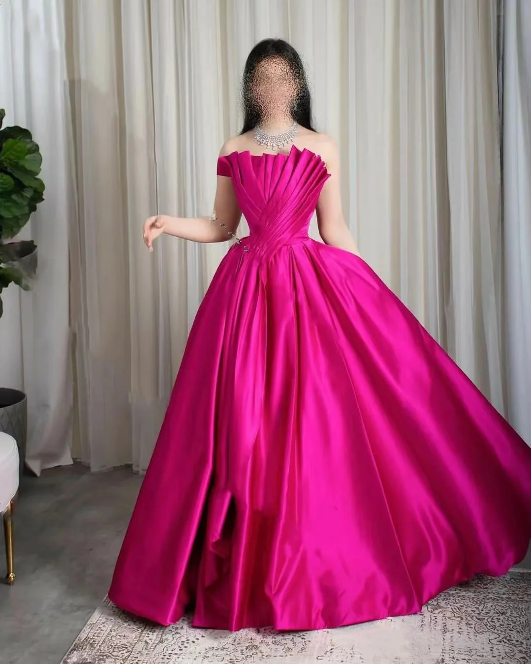 

Saudi Arabic Fuchsia Prom Dresses Pleated Strapless Satin A Line Dubai Formal Evening Party Dress Women Party Occasion Gowns