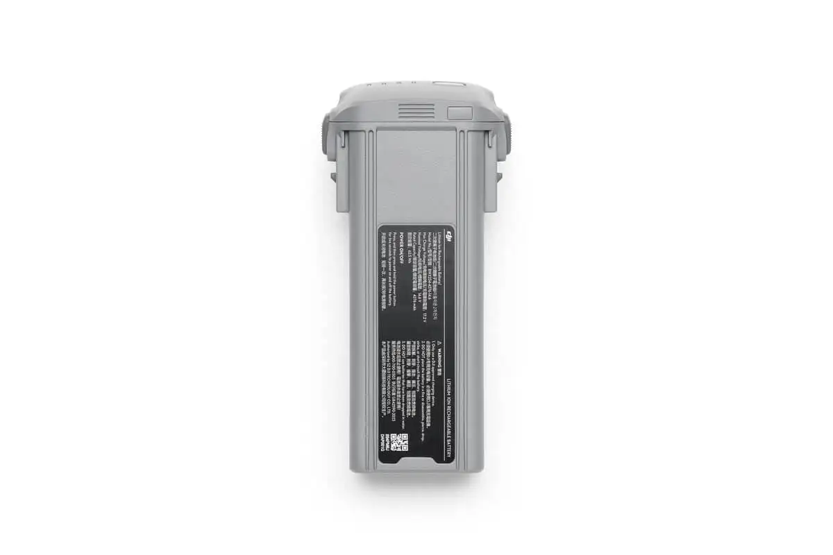 Trois batteries drone côte à côte sur une surface réfléchissante, Kit Batterie Drone 3 Pièces - Autonomie Prolongée pour DJI