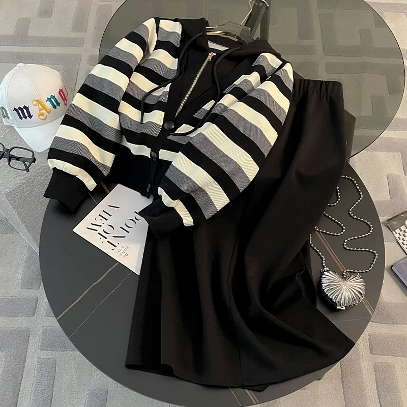 

2023 autumn and winter new striped two-piece temperament hooded sweater knitted vintage mid-length fashion skirt slimming suit