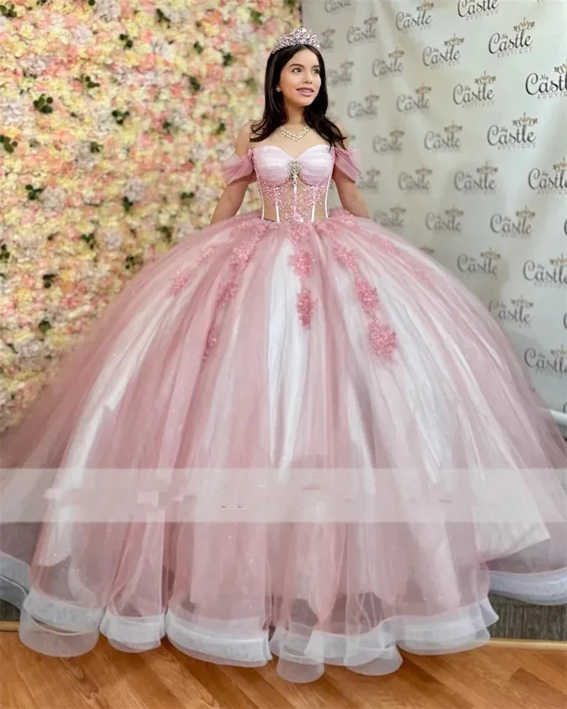 

Розовое Кружевное бальное платье, платья для Quinceanera, с открытыми плечами, с аппликацией из кристаллов, милое платье На Шнуровке Для 16 лет, платье 15 лет