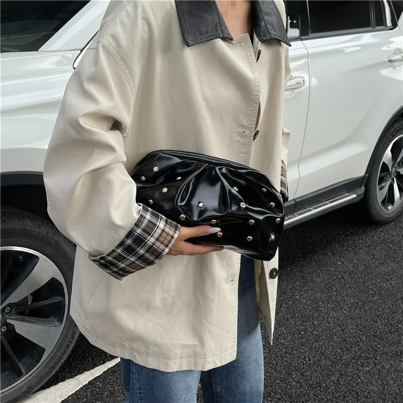 New Retro Fashion Wrinkled Rivet Wave Point Women'S Bag Casual Handbag Pu Magnetic Buckle Armpit Bag - 3