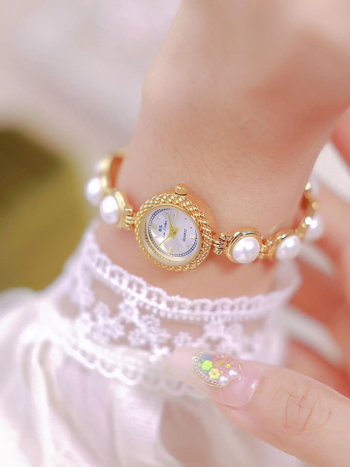Reloj de pulsera para mujer estilo medieval con perlas_voghion.com