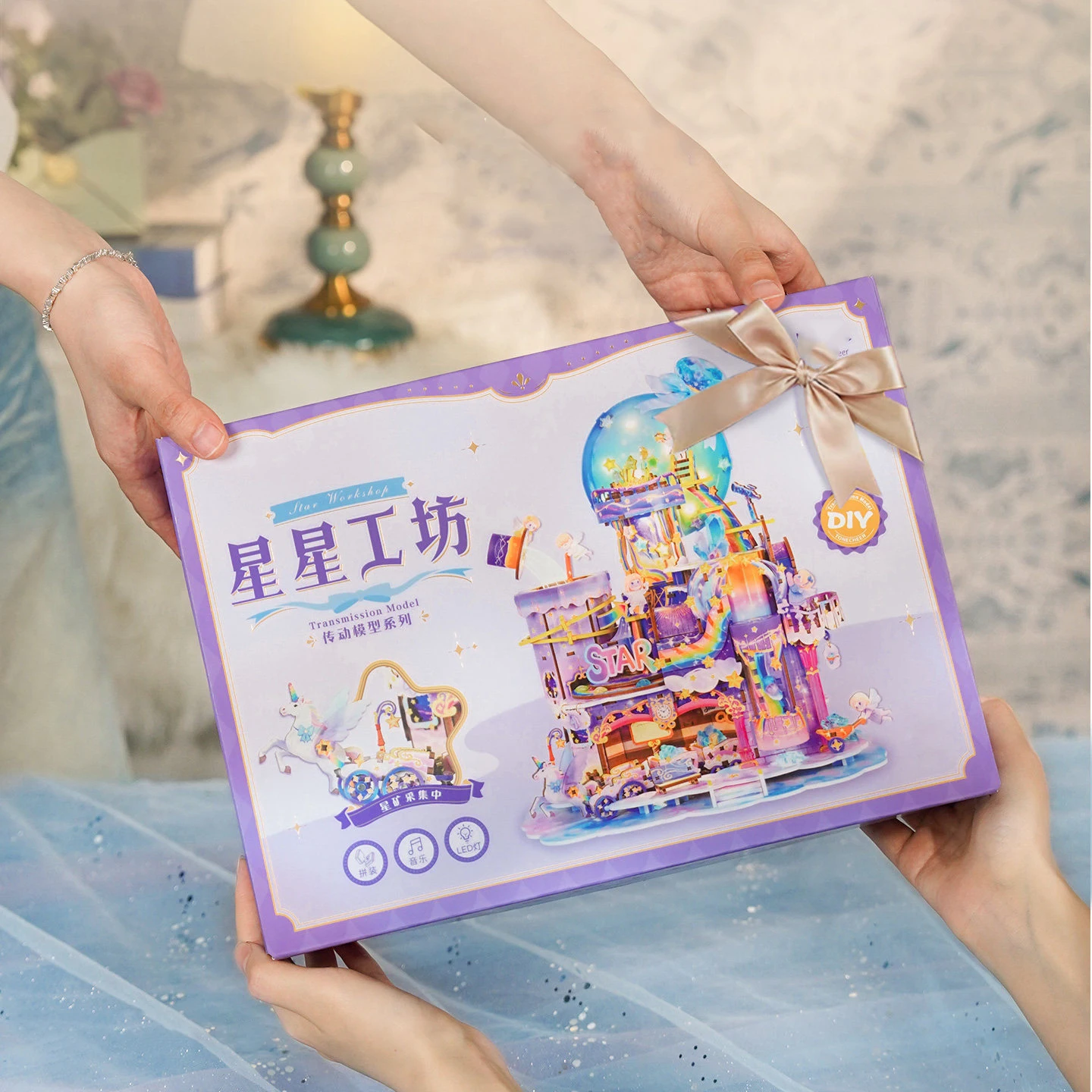 DIY 나무 뮤직 박스 스타 워크샵 ? 조명과 회전 기능이 있는 3D 퍼즐 모델 키트, 582개 부품으로 구성된 성인 및 소녀 생일 선물용 공예품