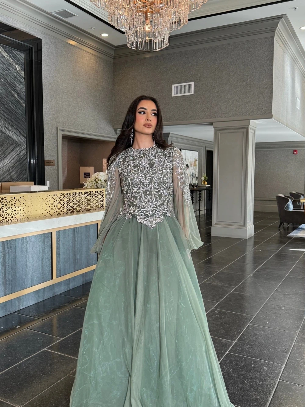 Рисунок 2 - Скромное платье с длинным рукавом