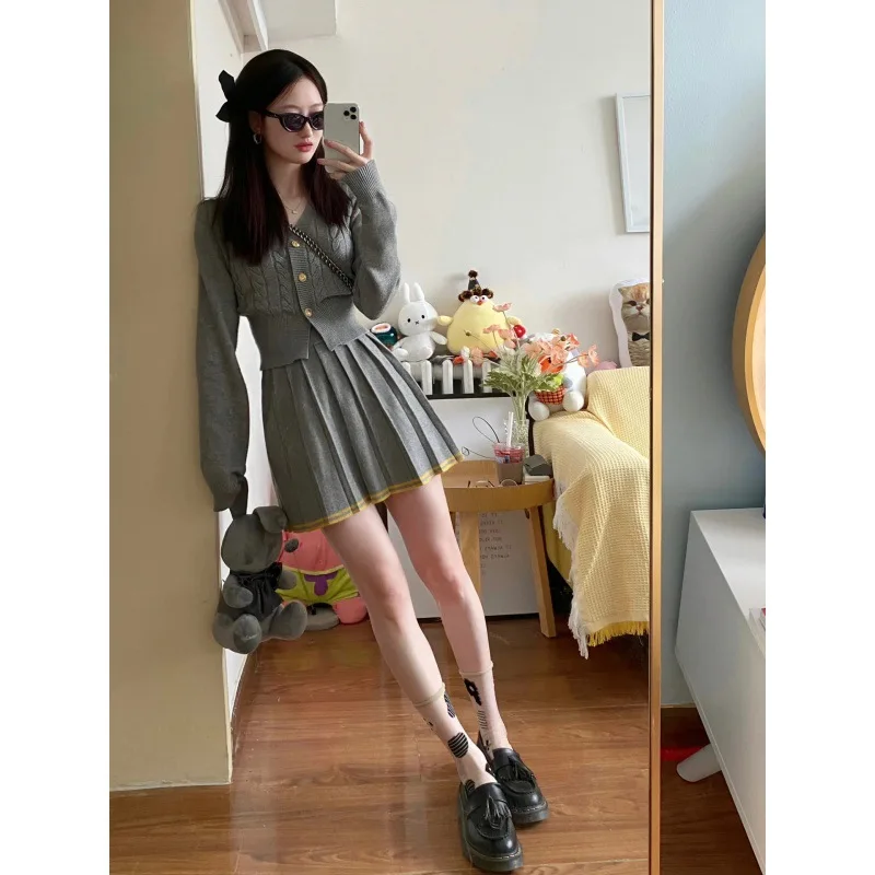 

College Style Knitted Suit for Women's Autumn and Winter New Style Cardigan Top Pure Desire Pleated Short Skirt Two-piece Set